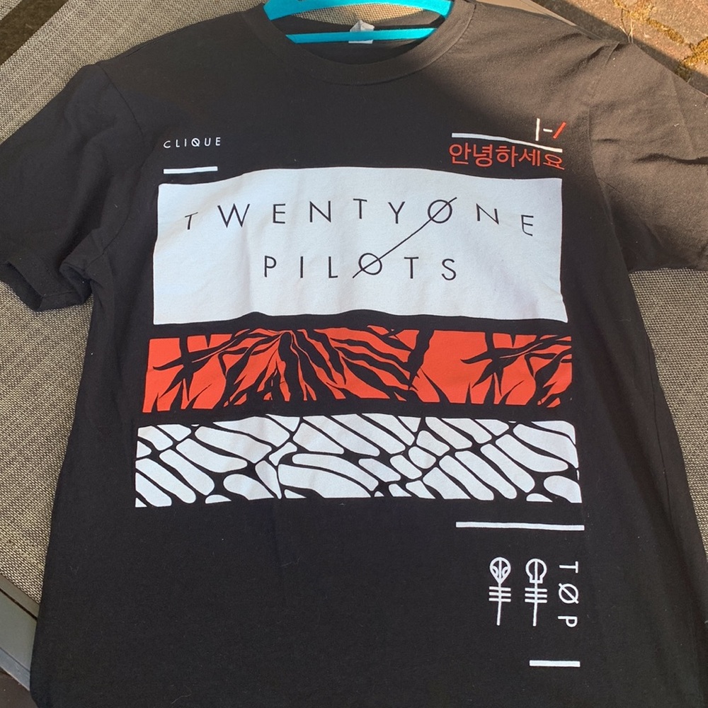 Twenty One Pilots TØP Clique band t-shirt | size S